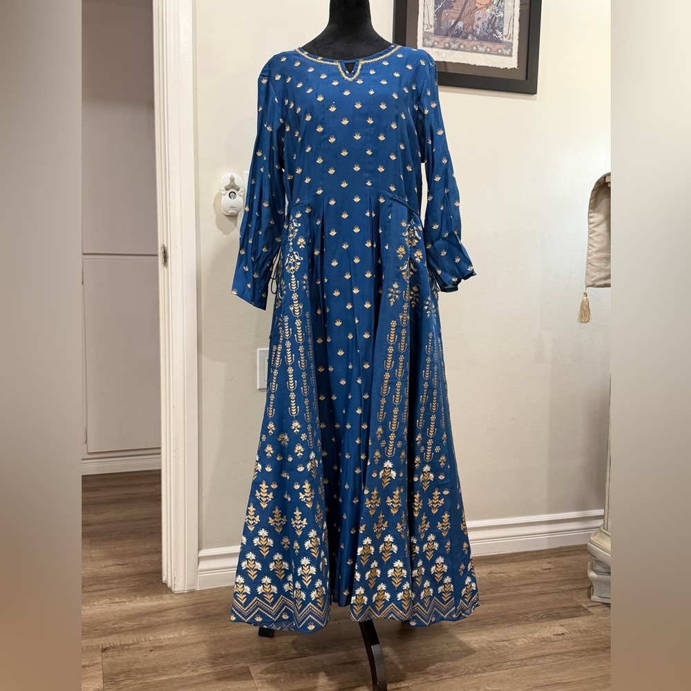 Chic Long Sleeve Blue Dress with Gold Accents